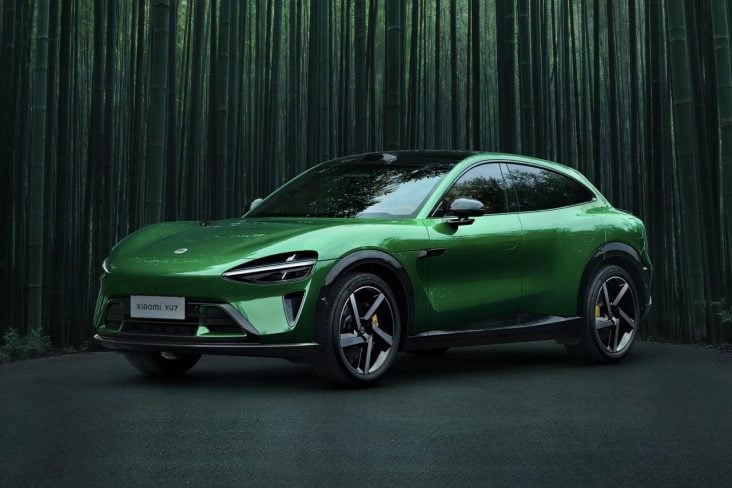 Carro eletrico Xiaomi YU7 verde