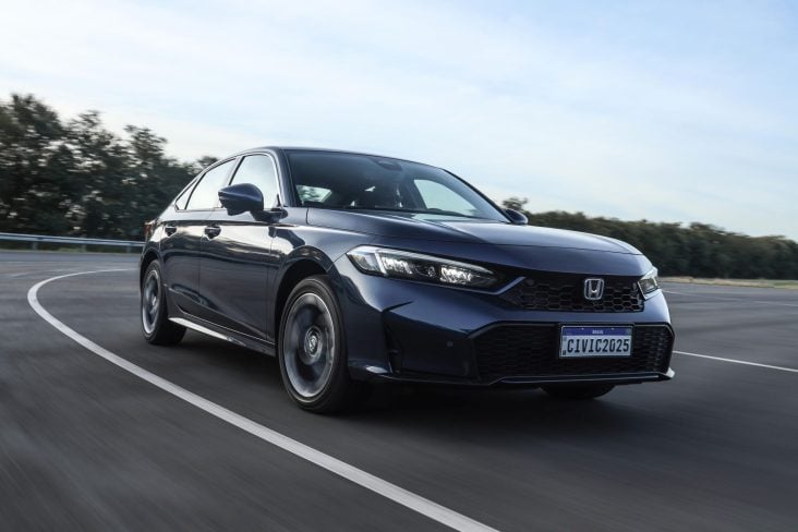 fullsize Civic Advanced Hybrid Movimento (2)