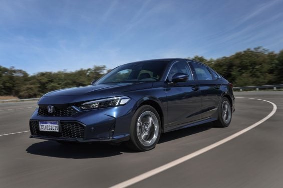 fullsize Civic Advanced Hybrid Movimento (4)