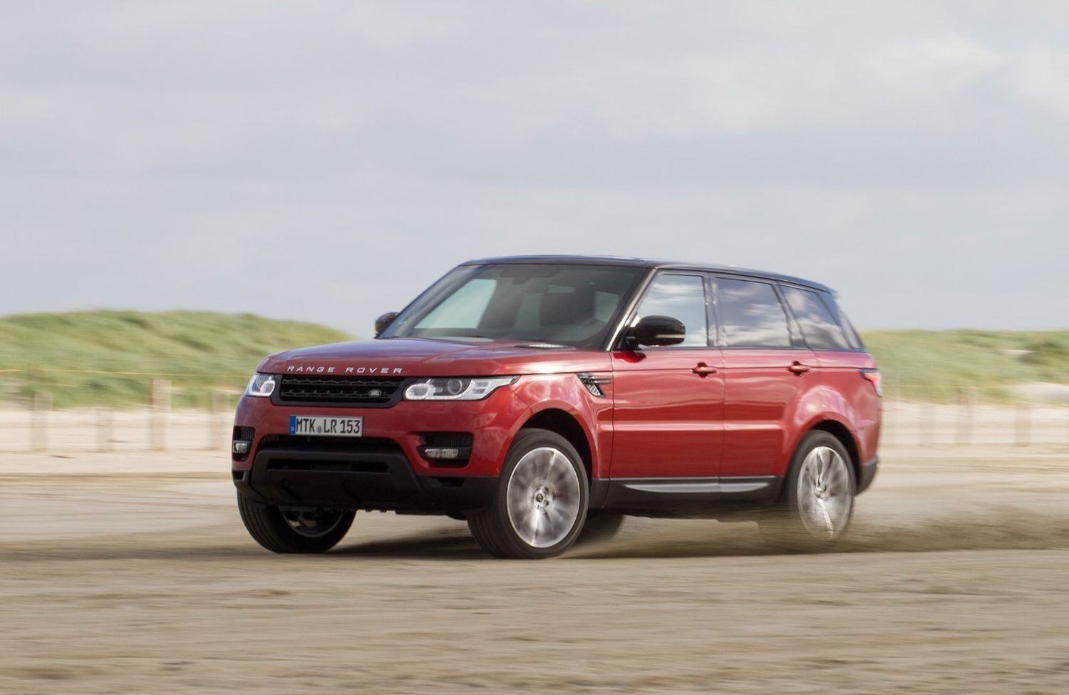 Falha na direção leva Range Rover a investigação de recall