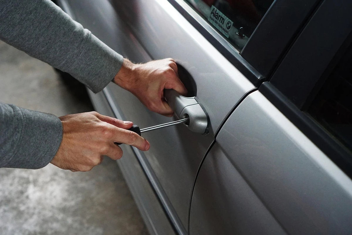 Homem chinês furta R$ 760 mil em carros para economizar em transporte