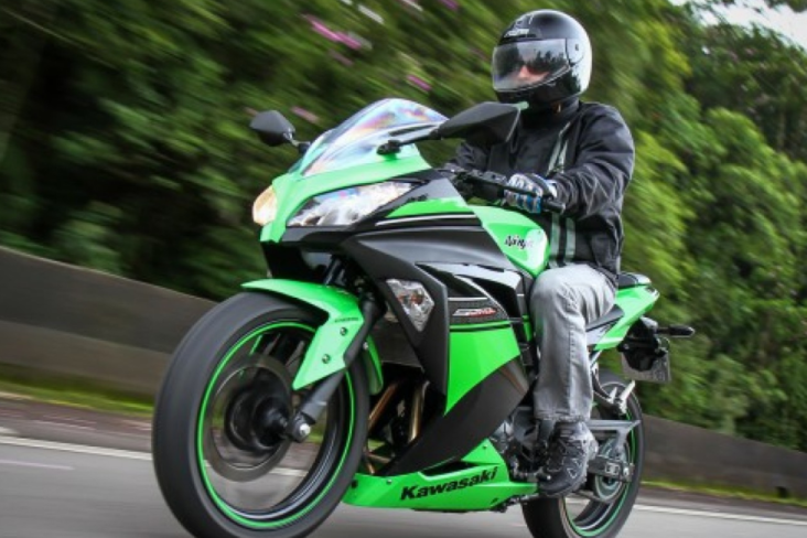 Kawasaki Ninja 300 2013 (1)