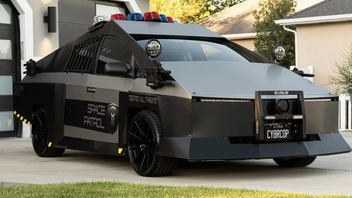 Toyota Prius vira “Cybercop” e custa menos que Palio velho