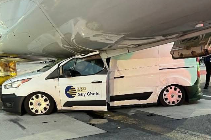 acidentes envolvendo minivan e avião Prancheta 1