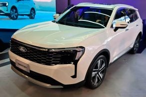 Ford Territory Titanium 2026 branco frente parado