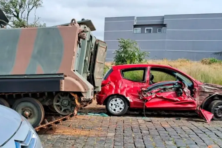 blindado exercito bate destroi carro ponta grossa