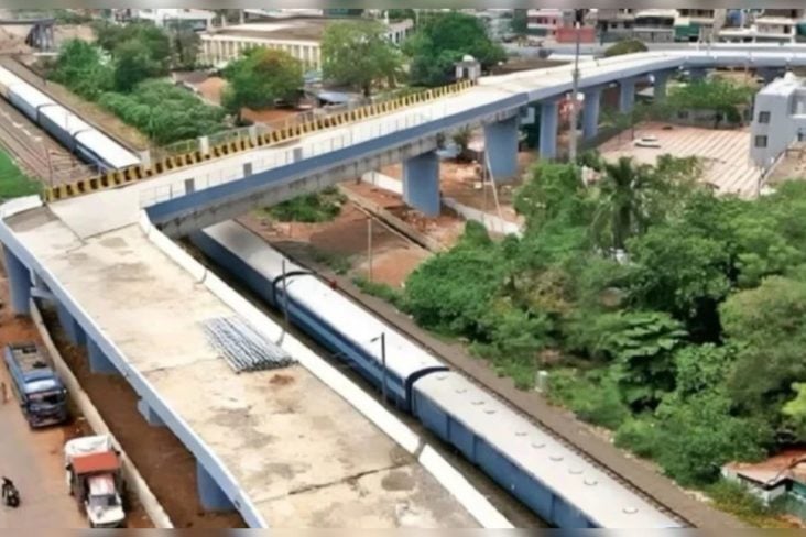 Ponte 90 Graus em Bhopal na India