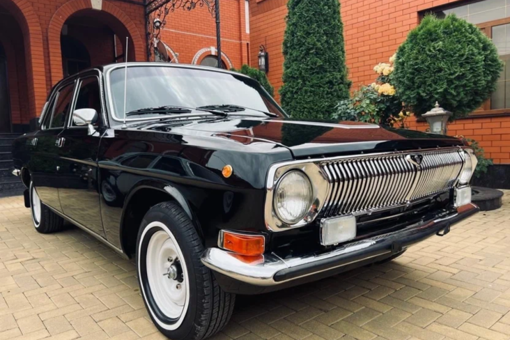 Volga GAZ 2410