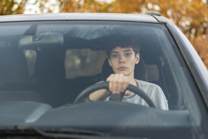 Adolescente dirigindo (1)