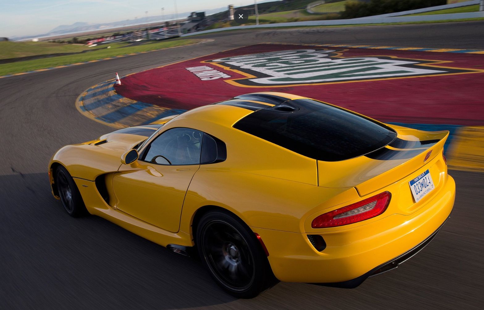 DODGE STR VIPER AMARELO EM MOVIMENTO DODGE STR VIPER AMARELO EM MOVIMENTO