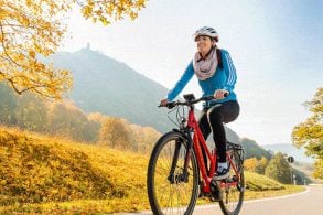 mulher pedala bicicleta no frio foto Indy Bike Divulgacao