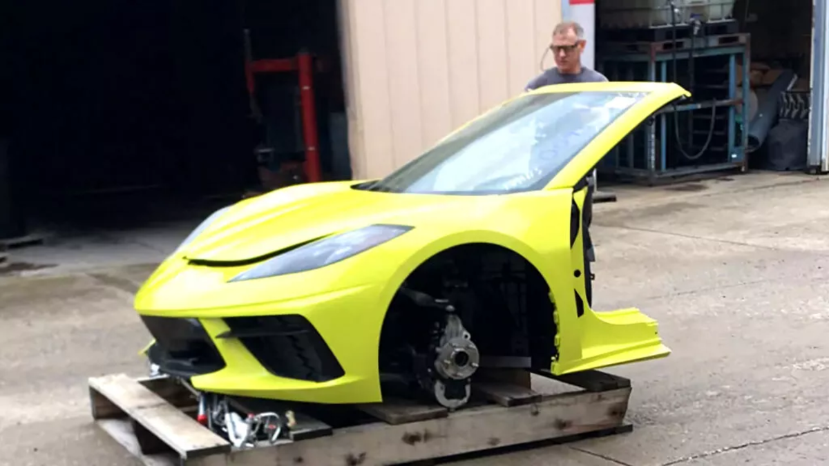 Corvette destrói seus próprios modelos 0km; entenda o motivo