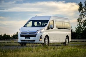 toyota hiace commuter gl argentina branco frente