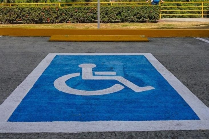 vaga de estacionamento para pessoa com deficiência pcd