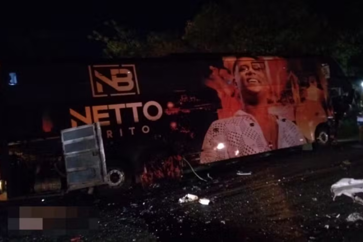 Acidente com ônibus do cantor Netto Brito deixa três mortos na Bahia (1)