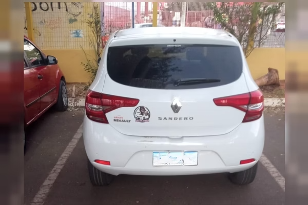 mulher flagrada dirigindo prova detran