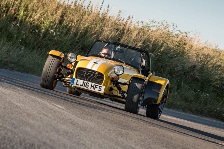caterham seven 270 r amarelo