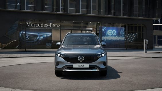 Mercedes Benz GLB 250+ 2025 cinza dianteira
