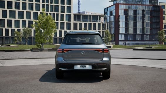 Mercedes Benz GLB 250+ 2025 cinza traseira