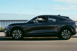 David Blenkle em seu Mustang Mach-E 2022