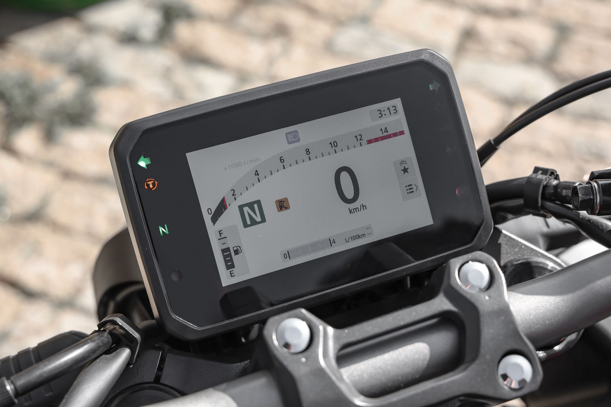 Honda CB painel digital 650R 2026