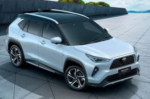 toyota yaris cross prata visto de cima indonesia