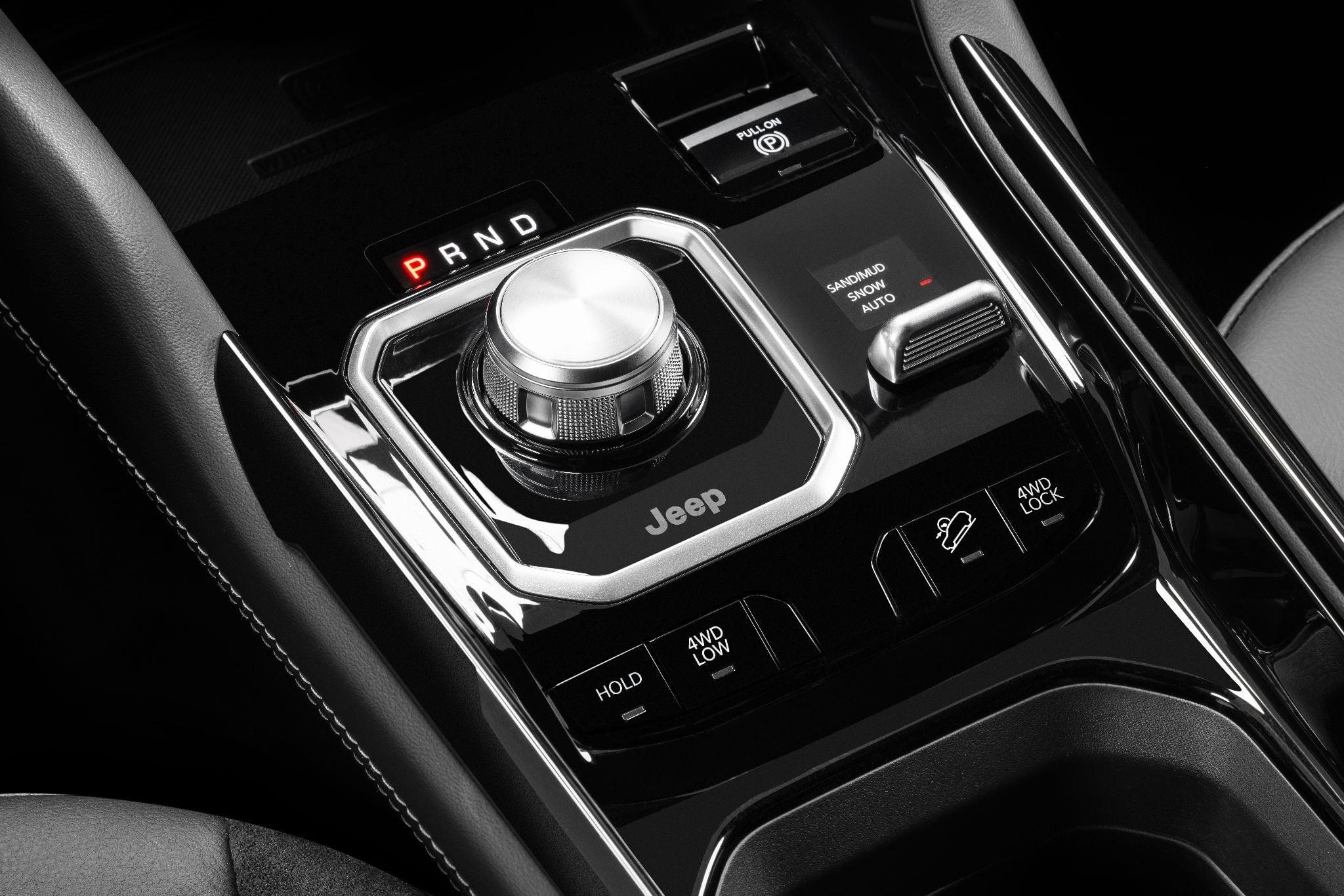 Jeep Commander Blackhawk 2026 interior console câmbio