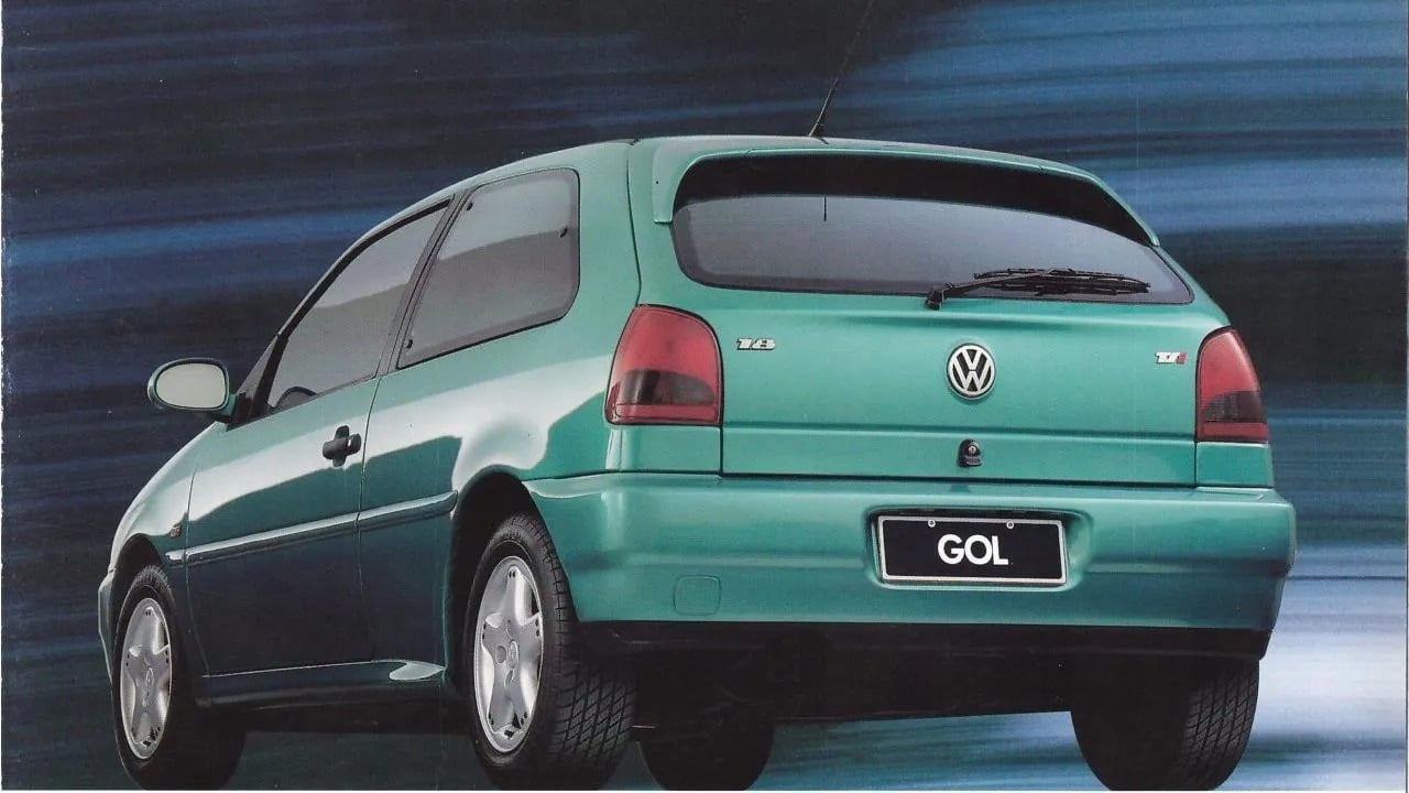 Volkswagen Gol TSi 1997 verde traseira propaganda de época