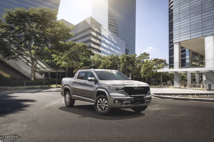 Ram Rampage Big Horn 2026 cinza frente parada