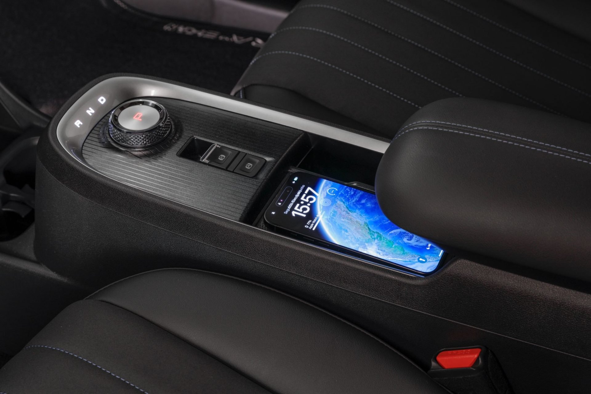 GWM Ora 03 BEV58 2026 interior carregador por indução