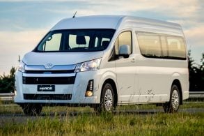toyota hiace commuter gl argentina branco frente