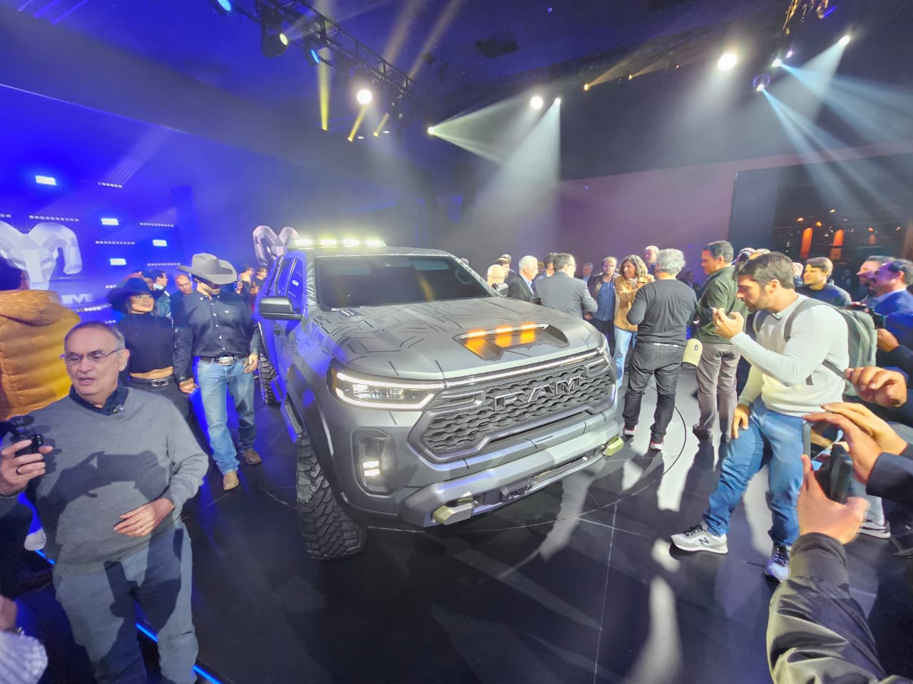 RAM DAKOTA NIGHTFALL CONCEPT FELIPE BOUTROS (1)