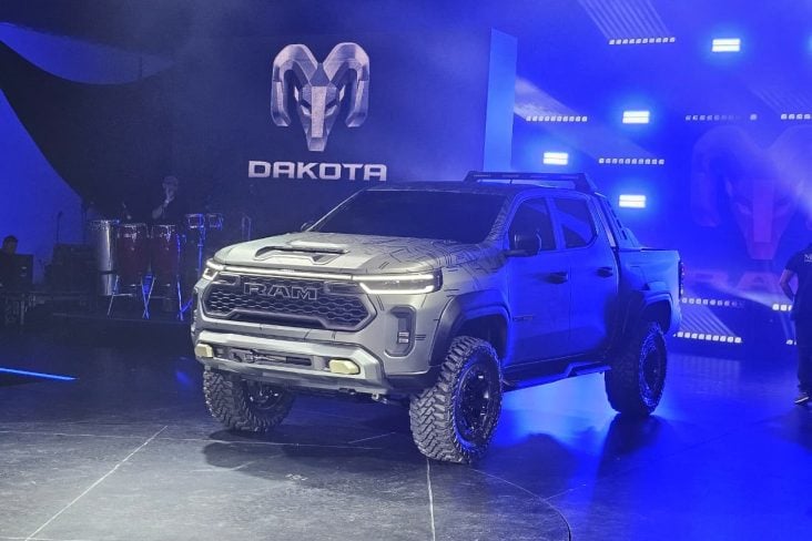 RAM DAKOTA NIGHTFALL CONCEPT FRENTE E LATERAL
