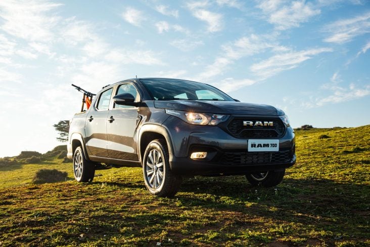 ram 700 longhorn crew cab frente