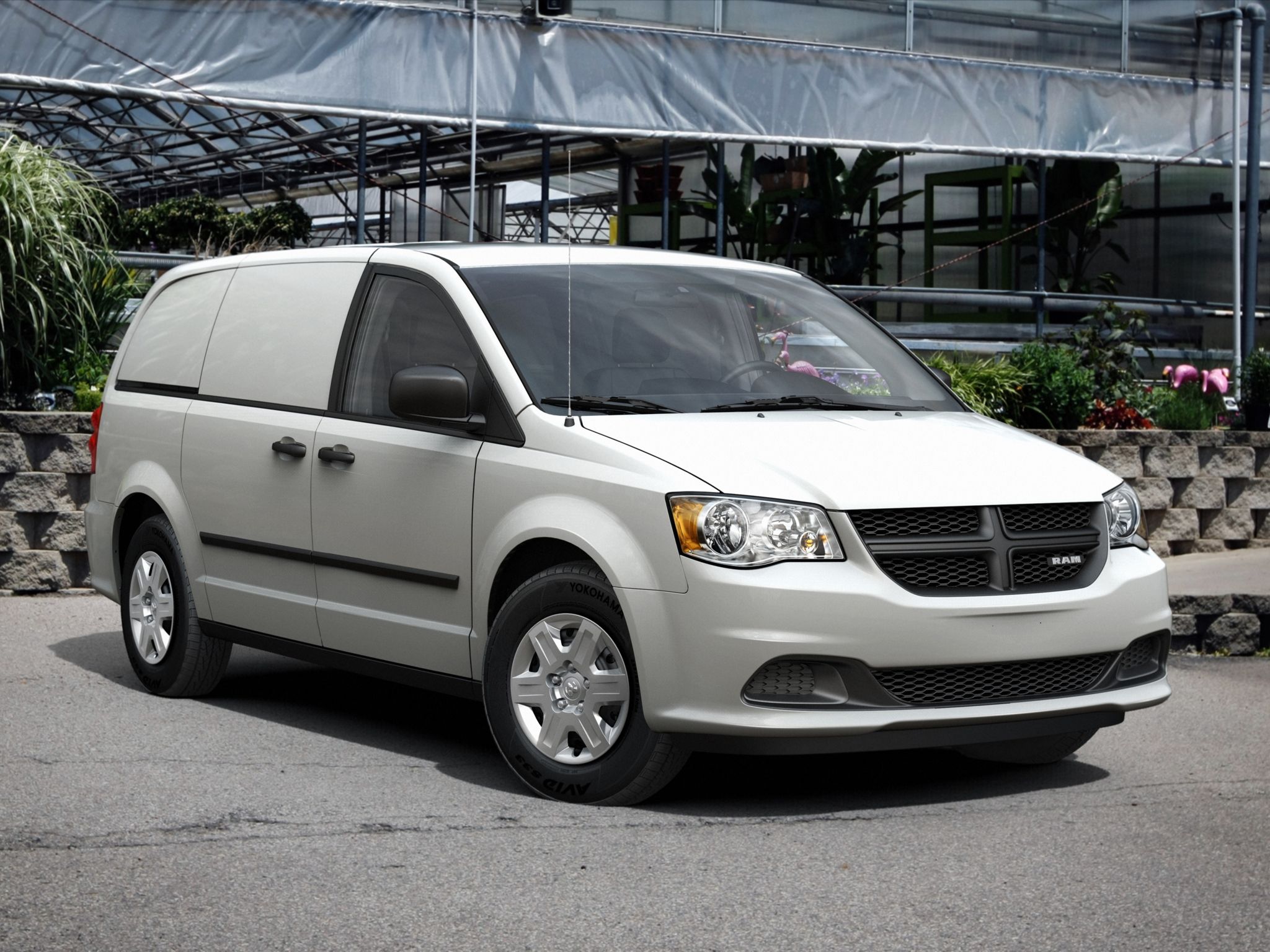 ram c v tradesman branca frente