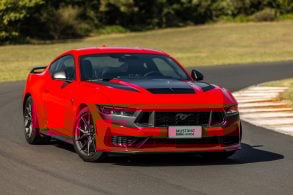 Mustang Dark Horse exterior (1)