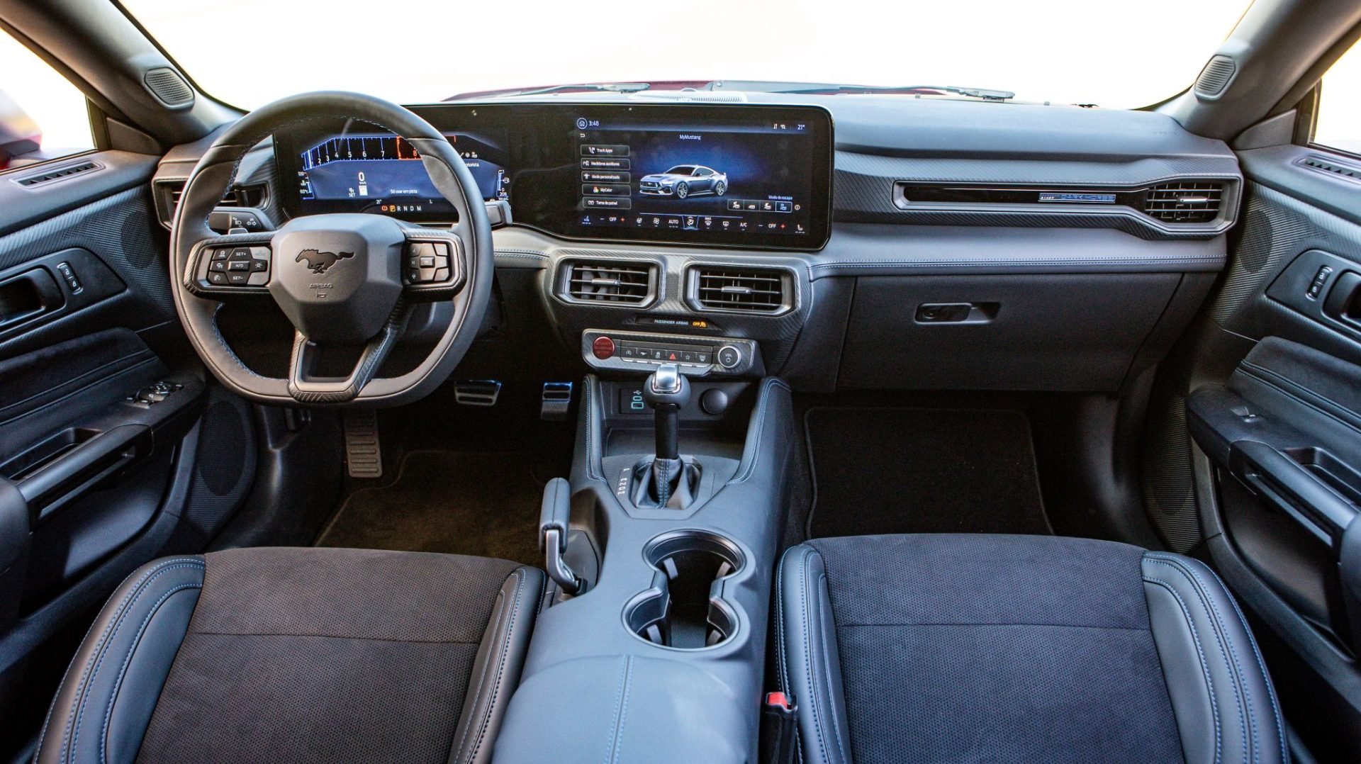 Mustang Dark Horse interior (1)
