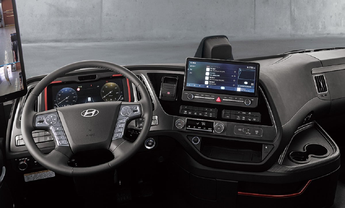 Hyundai Xcient 2025 (11)