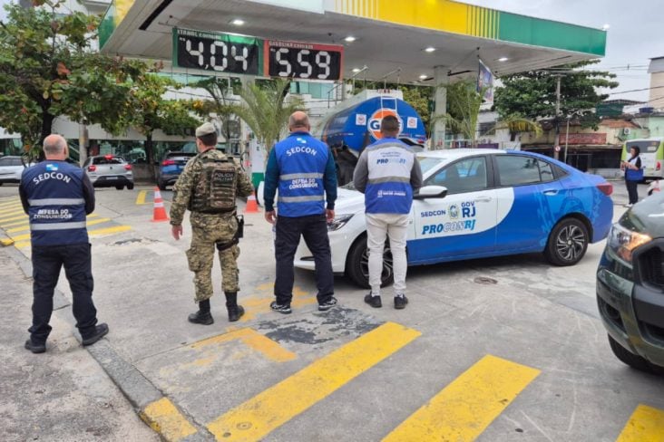 postos combustível interditados autuados uso irregular de marca e bomba baixa RJ