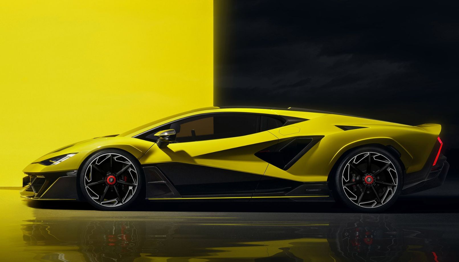 LAMBORGHINI FENOMENO 2026 AMARELO LATERAL