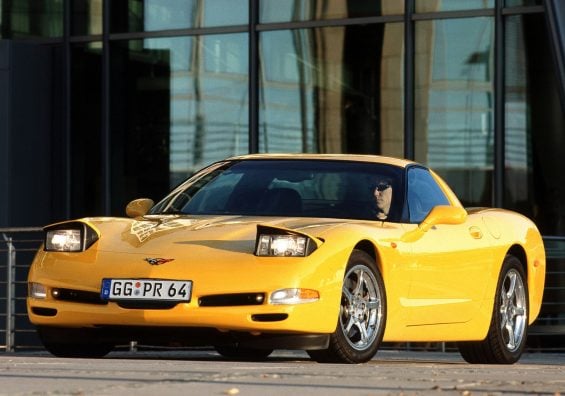 chevrolet corvette coupe eu spec amarelo