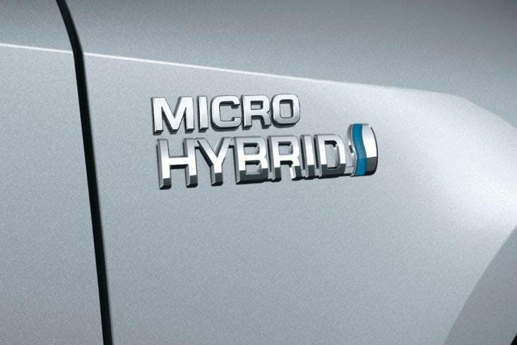 Emblema HYBRID (Híbrido), modificado para estar escrito micro junto do hybrid