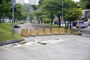 rua interditada interdição de vias bloqueio Shutterstock