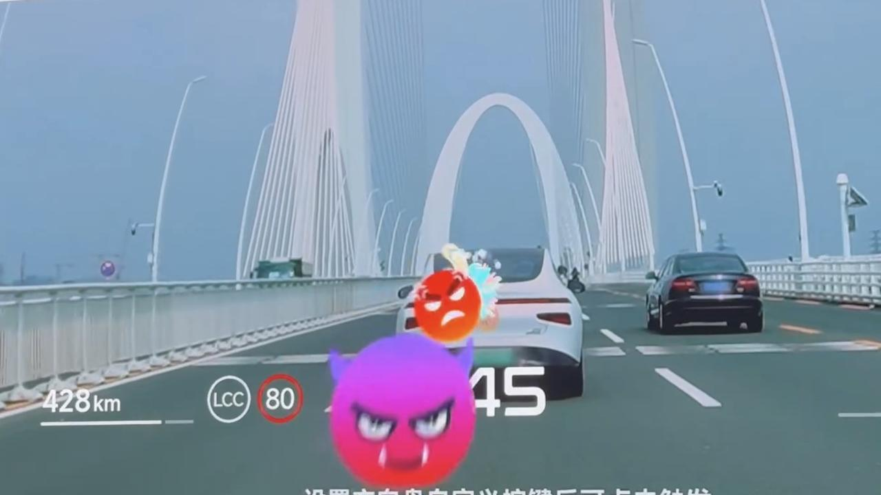 XPeng lança jogo no para-brisa para combater a raiva no trânsito