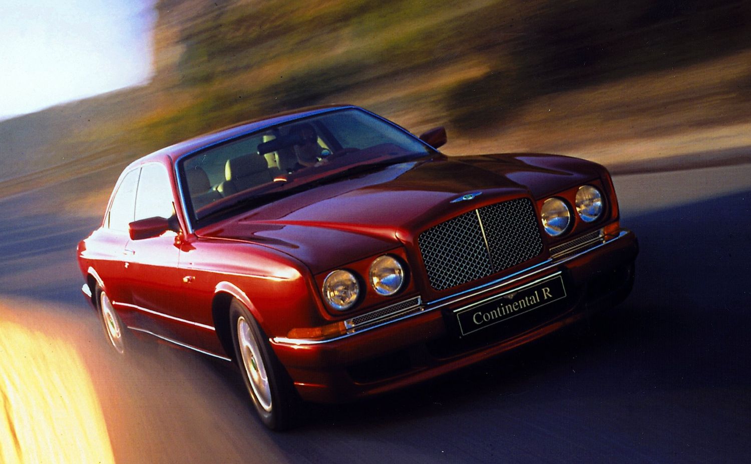 BENTLEY CONTINENTAL R 2003 FRENTE LATERAL EM MOVIMENTO