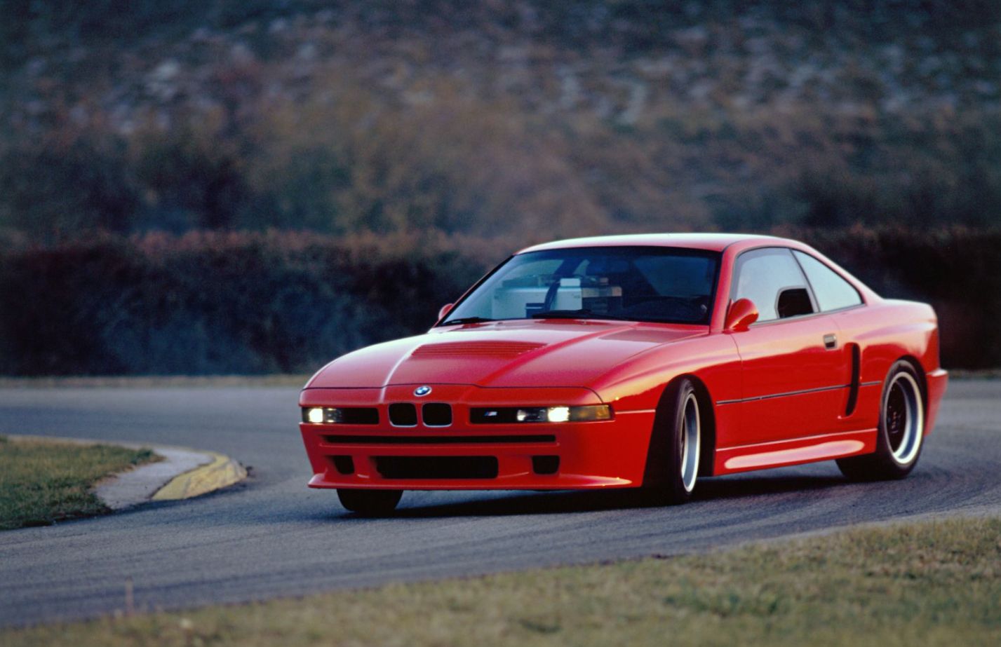 BMW M8 V12 PROTOTYPE EM MOVIMENTO