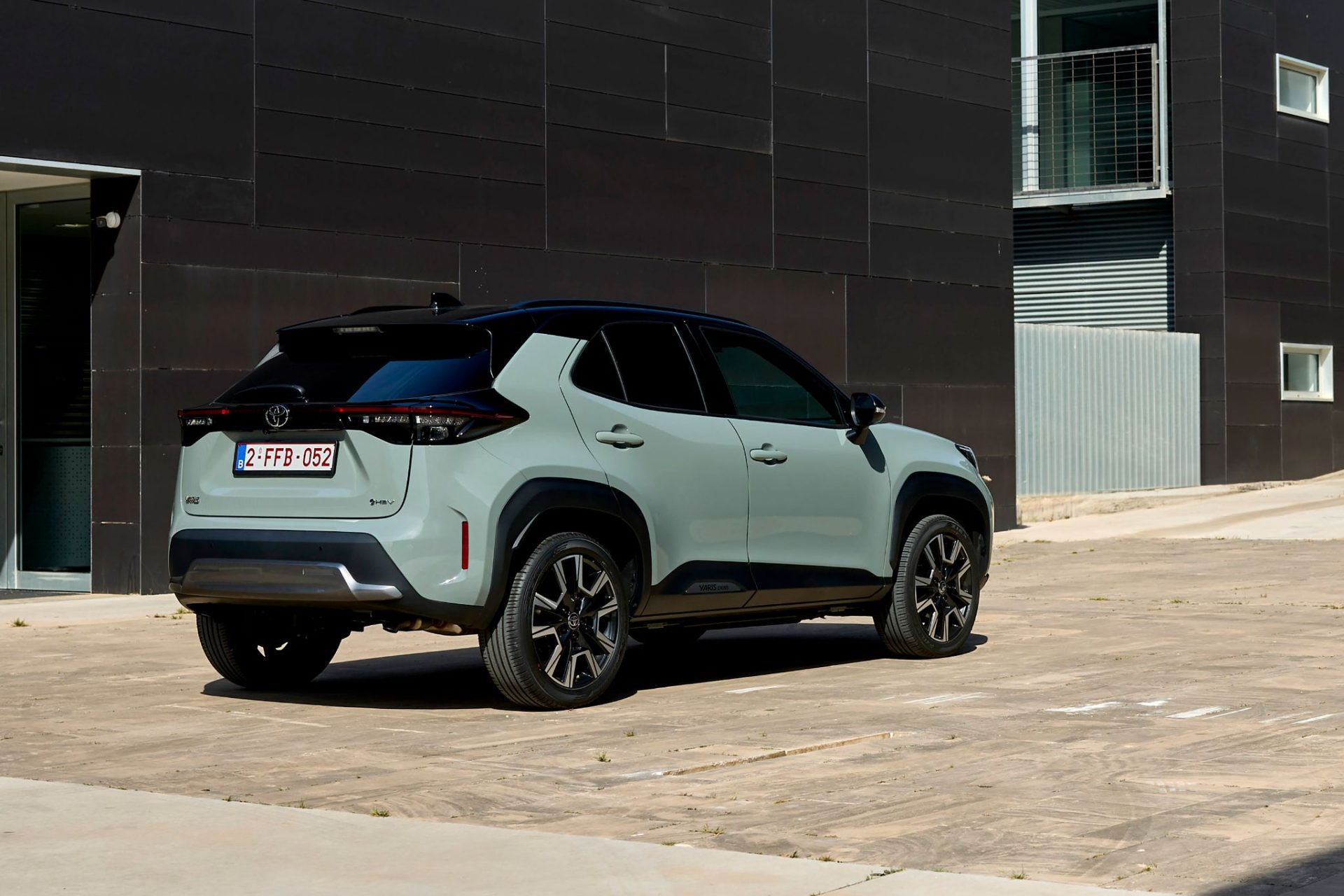 toyota_yaris_cross_hybrid_premiere_edition_europeu-traseira-1920x1280.jpg