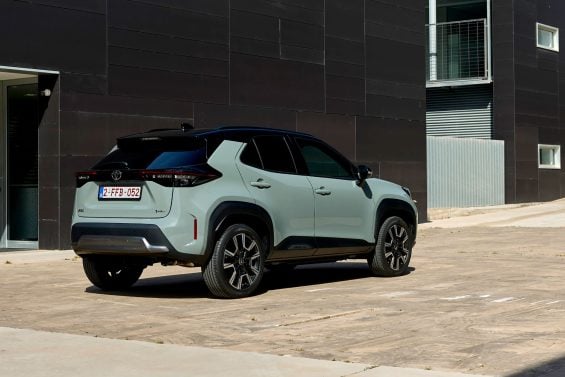 toyota yaris cross hybrid premiere edition europeu traseira