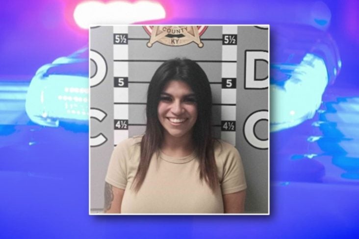 Mulher de Kentucky é acusada de destruir o carro do ex ao jogar glitter no ar condicionado e sal no motor