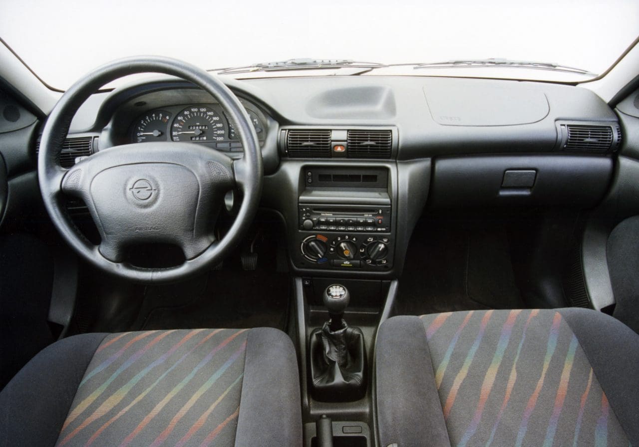 opel astra 3 door 89